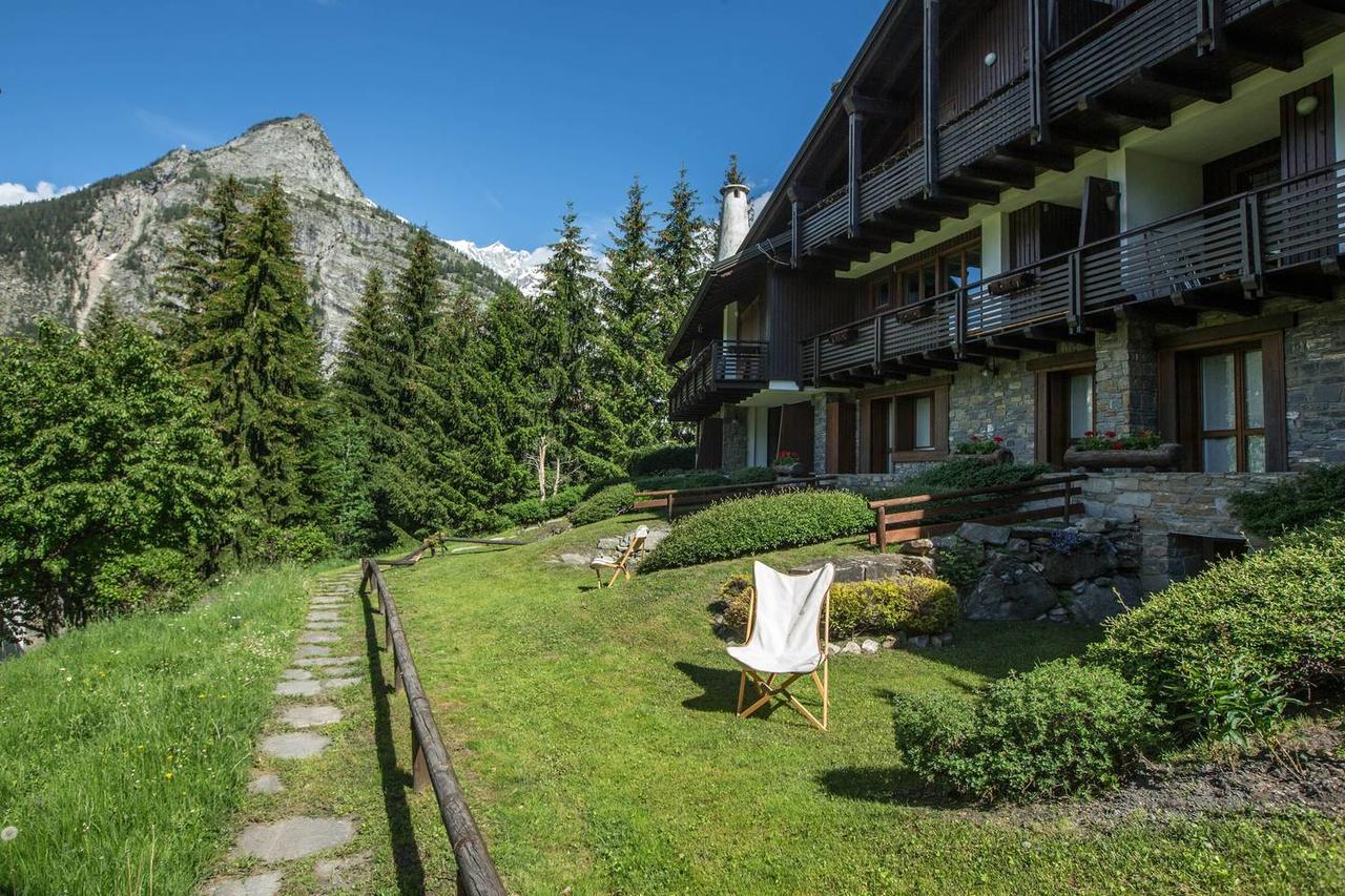 Joivy Superb Apartments For 6 With Mountain View And Garden In Courmayeur Exterior foto