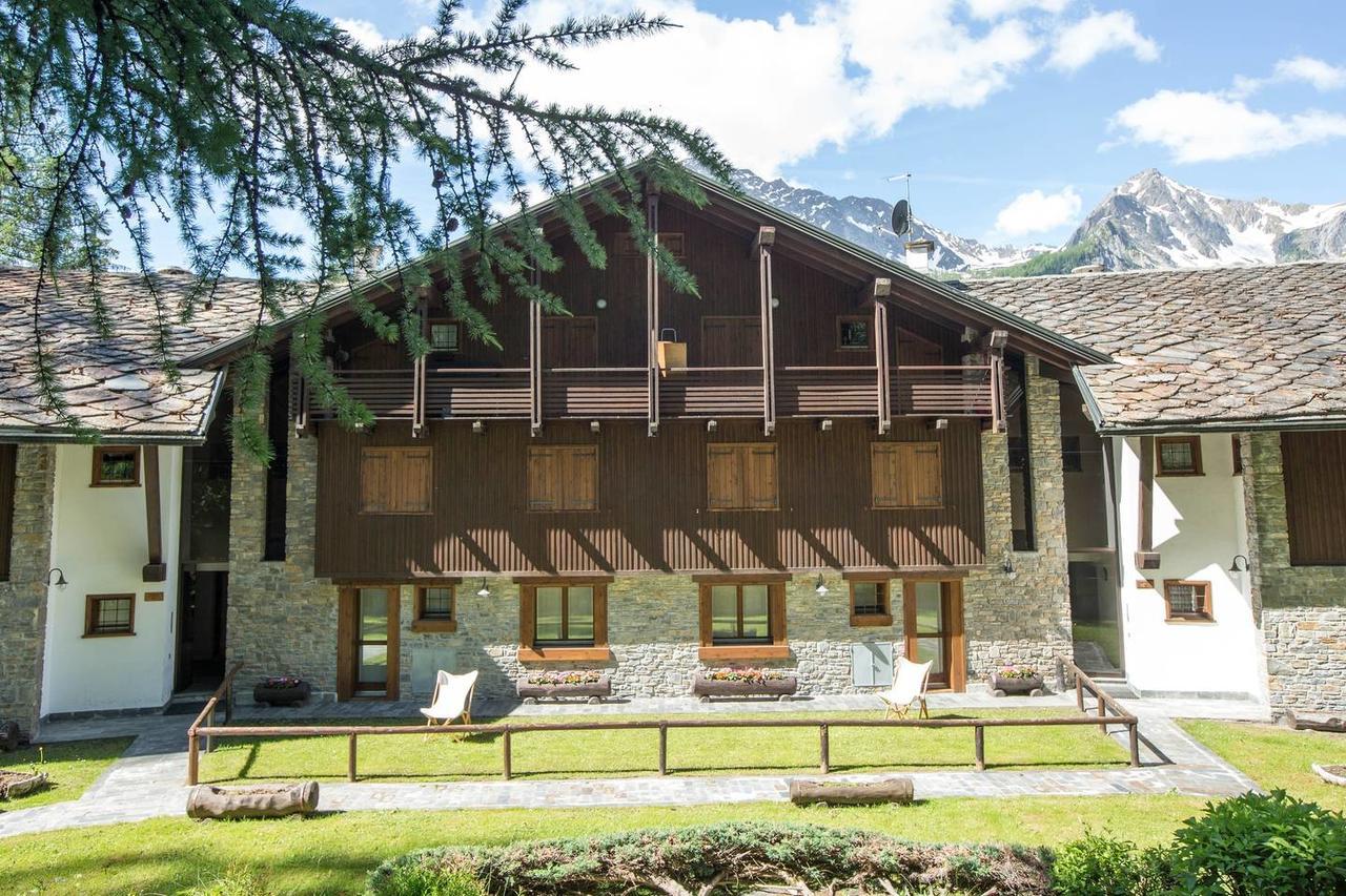 Joivy Superb Apartments For 6 With Mountain View And Garden In Courmayeur Exterior foto
